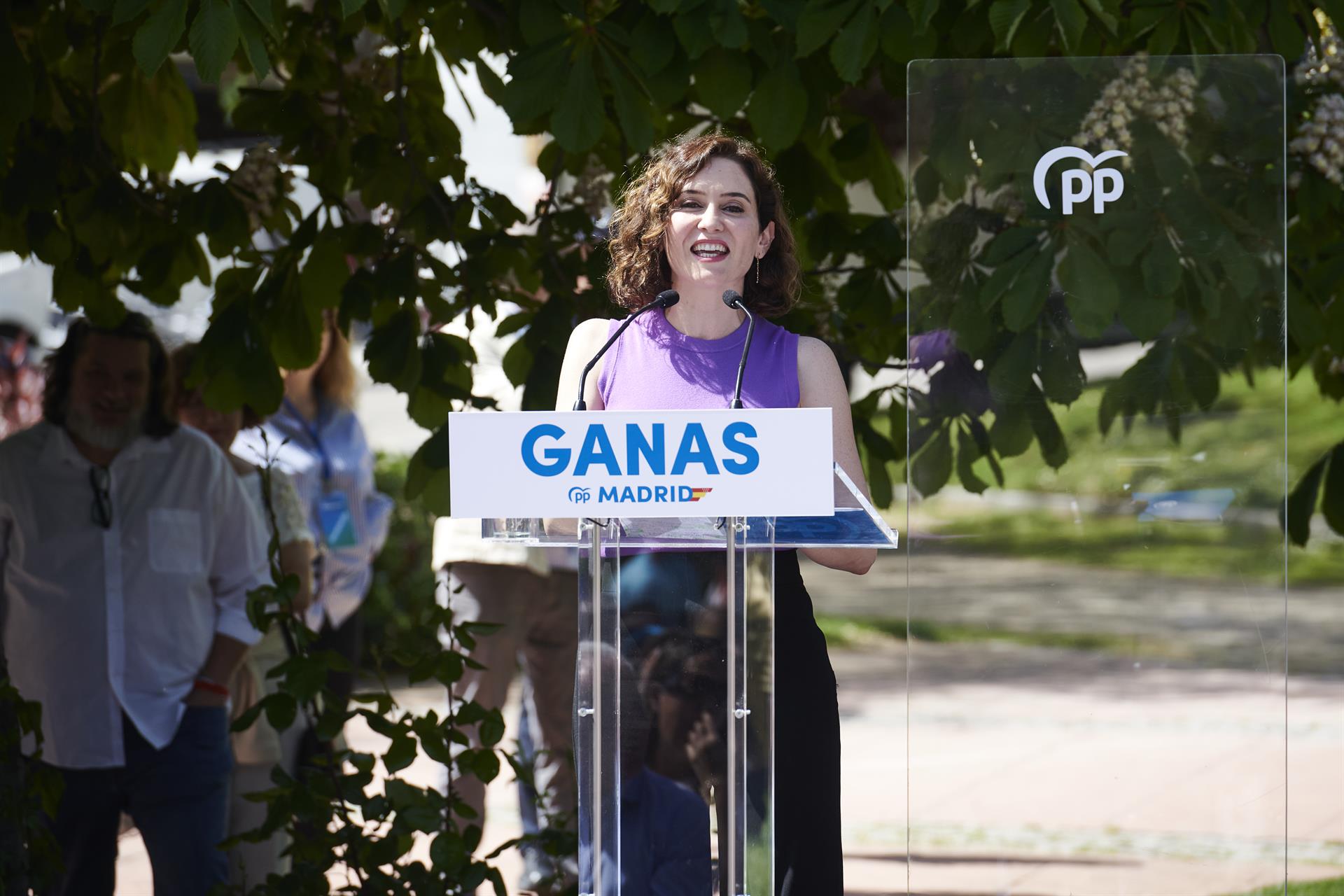 La presidenta de la Comunidad de Madrid, Isabel Díaz Ayuso, participa en un acto en Majadahonda, Madrid. EFE/Luca Piergiovanni
