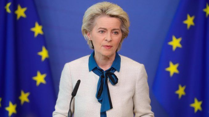 La presidenta de la Comisión Europea (CE), Ursula von der Leyen. EFE/EPA/STEPHANIE LECOCQ
