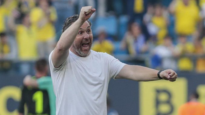 El entrenador del Cádiz, Sergio González, en un partido de la recién terminada temporada. EFE/Román Ríos/ARCHIVO
