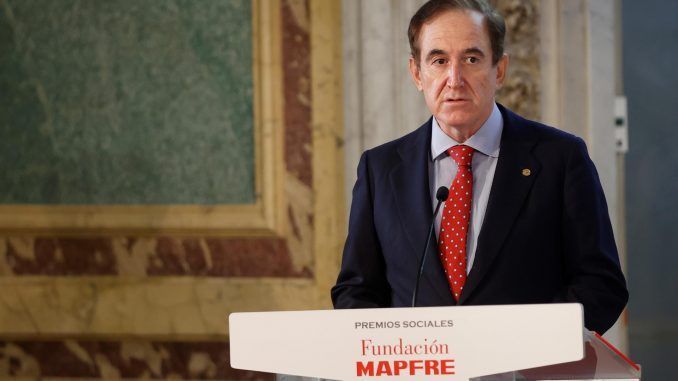 El presidente del grupo Mapfre, Antonio Huertas, en una intervención pública. EFE/Archivo
