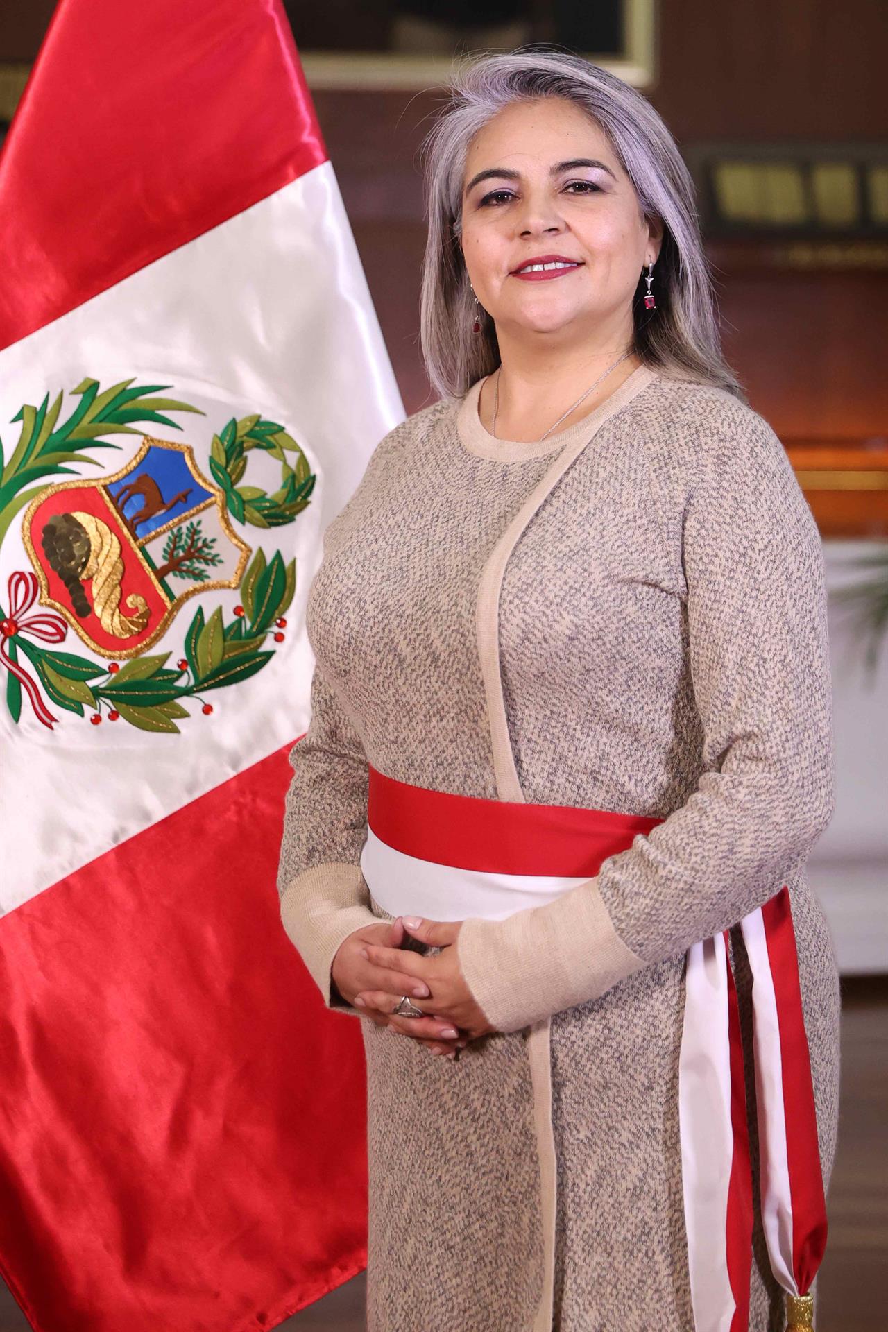 Fotografía cedida por la Presidencia del Perú que muestra a la nueva ministra de Energía y Minas, Alessandra Gilda Herrera Jara, luego de jurar a su cargo, hoy, en Lima (Perú). EFE/ Presidencia Del Perú
