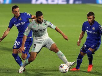 El mediapunta francés del Betis Nabil Fekir (c), en el partido de la pasada temporada en el estadio del Getafe. EFE/Kiko Huesca/ARCHIVO