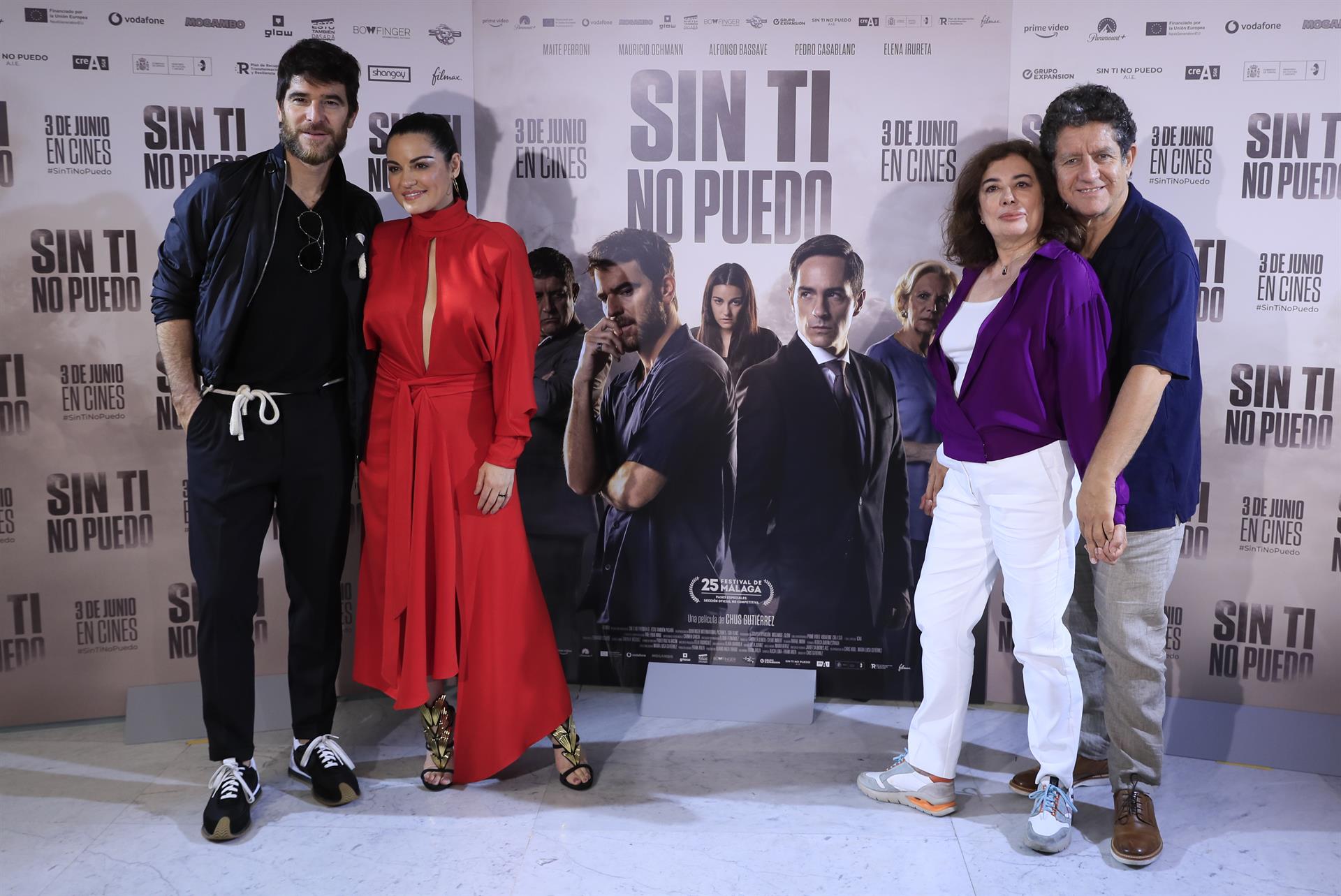 La directora de "Sin ti no puedo", Chus Gutiérrez (2d), la actriz mexicana Maite Perroni (2i), el actor Alfonso Bassave (i) y Pedro Casablanc (d) posan este lunes durante el photocall de la película "Sin ti no puedo" de Gutiérrez, en Madrid. La película se estrenará el próximo 3 de junio en cines y es según la directora Chus "un viaje a través de la culpa." EFE/ Fernando Alvarado
