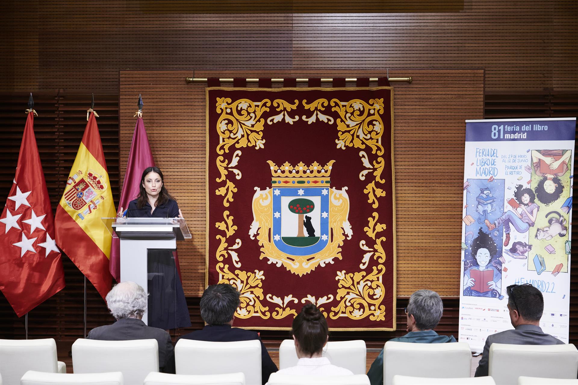 La delegada de Cultura, Turismo y Deporte del Ayuntamiento de Madrid, Andrea Levy durante la presentación este jueves de la 81 Feria del Libro de Madrid, que se celebrará en el parque del Retiro del 27 de mayo al 22 de junio. EFE/Luca Piergiovanni
