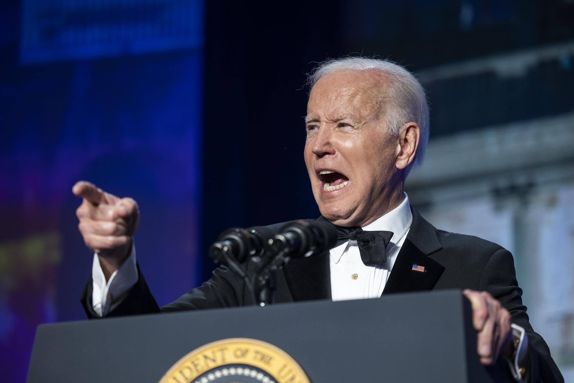 El presidente estadounidense, Joe Biden, durante la cena de corresponsales de la Casa Blanca en el Washington Hilton de Washington, este 30 de abril de 2022. EFE/EPA/Jim Lo Scalzo/ Pool
