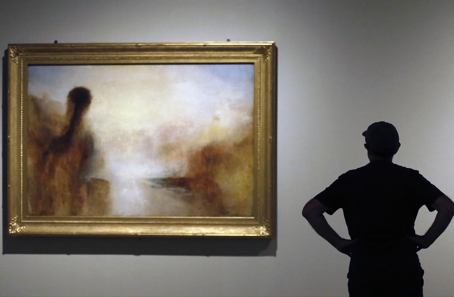 Un centenar de pinturas, acuarelas, dibujos y grabados del pintor británico Joseph Mallord William Turner (1775-1851), considerado el mejor paisajista del período romántico, se exhiben desde hoy en el Museo Nacional de Arte de Cataluña (MNAC) dentro de la exposición "Turner.La luz es color". EFE/Andreu Dalmau
