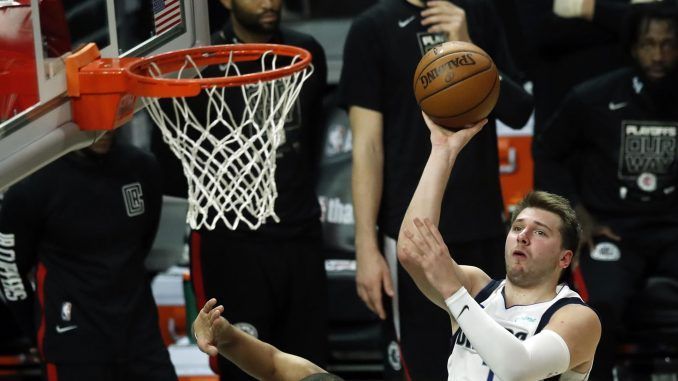 El esloveno Luka Doncic de los Dallas Mavericks, en una fotografía de archivo. EFE/Etienne Laurent
