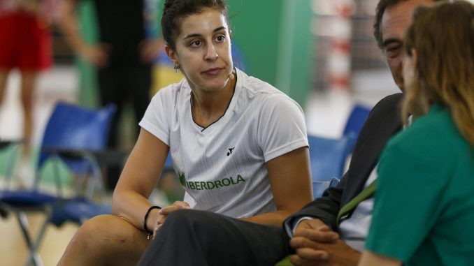 La campeona de Europa de bádminton, Carolina Marín, imparte este jueves una clase magistral a 120 alumnos de 1º y 3º de ESO del IES Carlos III y del IES Gómez Moreno en Madrid. EFE/Víctor Casado
