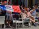 Aficionados del Rangers de Glasgow, en las terrazas de Sevilla, en vísperas de la final de la Liga Europa ante el Eintracht alemán. EFE/Julio Muñoz