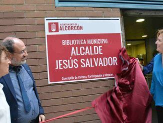 Alcorcón realiza un reconocimiento a Jesús Salvador Bedmar dando su nombre a la biblioteca de la avenida del Pinar
