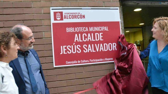 Alcorcón realiza un reconocimiento a Jesús Salvador Bedmar dando su nombre a la biblioteca de la avenida del Pinar