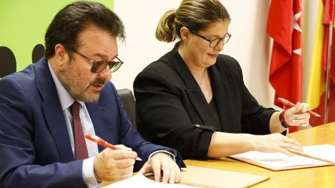 La Alcaldesa de Móstoles, Noelia Posse, ha firmado el nuevo contrato de limpieza viaria y recogida de residuos para los próximos 10 años.