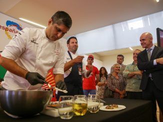 Durante el acto, el alcalde ha destacado la importancia de la tapa como “seña de identidad de la gastronomía sevillana”.
