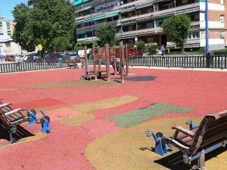 El Ayuntamiento de Leganés sustituirá los suelos de 63 áreas infantiles y circuitos biosaludables de Leganés