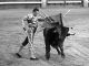 Imagen de archivo del maestro Antonio Bienvenida en la última corrida de la Feria de San Isidro de 1972, durante el mano a mano con Andrés Vázquez, donde se lidiaron toros de Victorino Martín. Ambos fueron premiados con una oreja cada uno. EFE/aa
 
SPAIN BULLFIGHTING SAN ISIDRO FAIR: MADRID, 28/05/1972.- Spanish bullfighter Antonio Bienvenida in action, during the last fight of the San Isidro Fair, at the Las Ventas bullring in Madrid. EFE/fs