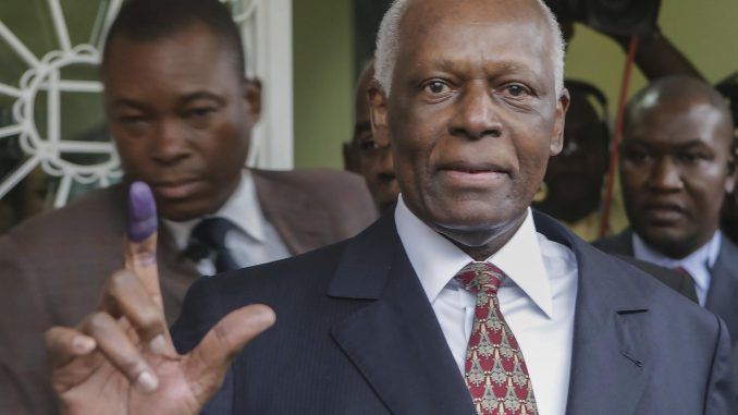 Imagen de archivo del expresidente de Angola, José Eduardo dos Santos. EFE/Manuel De Almeida
