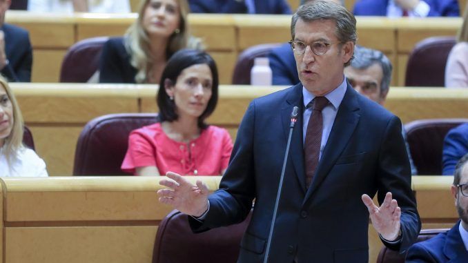 El líder del PP Alberto Nuñez Feijóo, durante la sesión de control este martes en la Cámara Alta en Madrid.- EFE/Fernando Alvarado
