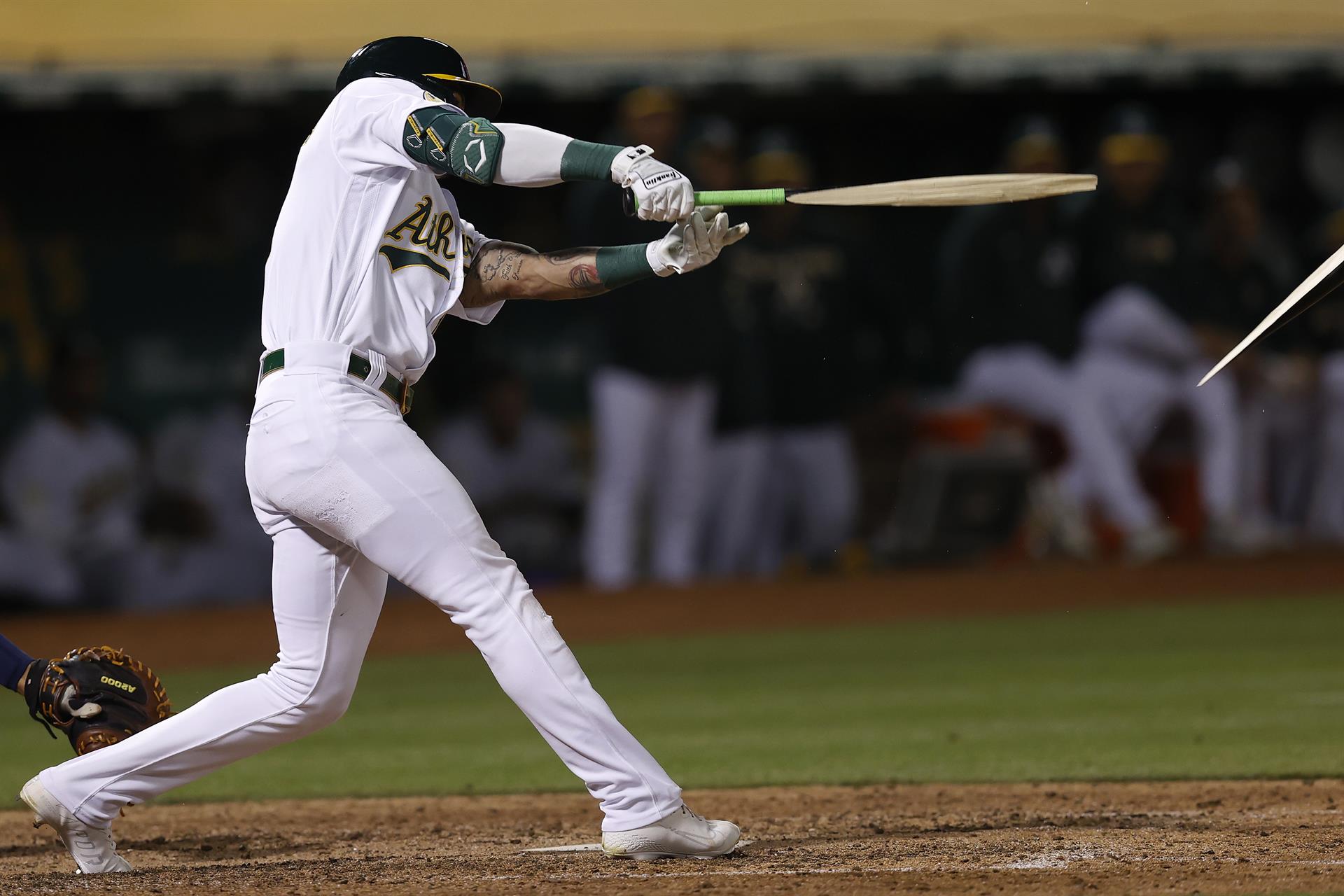 Imagen del encuentro entre los Houston Astros y los Oakland Athletics, en el RingCentral Coliseum de Oakland. (Estados Unidos) EFE/EPA/JOHN G. MABANGLO
