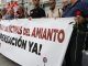 Concentración frente al Congreso de los Diputados para reclamar el fondo del compensación del amianto. EFE/ Emilio Naranjo/Archivo
