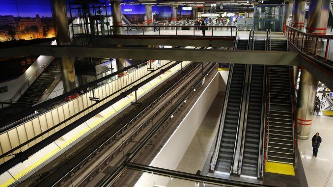 La línea 8 de Metro, que conecta la estación de Nuevos Ministerios con el aeropuerto Adolfo Suárez Madrid-Barajas, en una fotografía de archivo. EFE/J.P. Gandul
