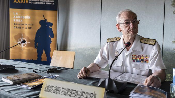 El jefe del Estado Mayor de la Defensa, el Almirante Teodoro Esteban López Calderón, clausura la XXXIV edición del Seminario Internacional sobre Seguridad y Defensa, titulada "La agresión rusa despierta a la OTAN y a la UE", un encuentro organizado por la Asociación de Periodistas Europeos que se celebra días antes de la reunión de la OTAN en Madrid y en plena invasión rusa a Ucrania. EFE/Ángeles Visdómine
