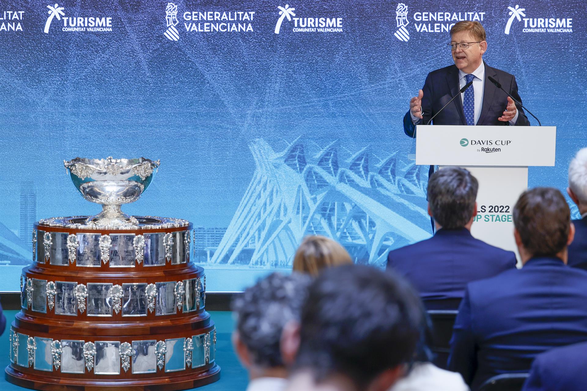 El presidente de la Generalitat Valenciana, , Ximo Puig, interviene en la presentación de la fase de grupos de la Copa Davis. EFE/ Biel Aliño
