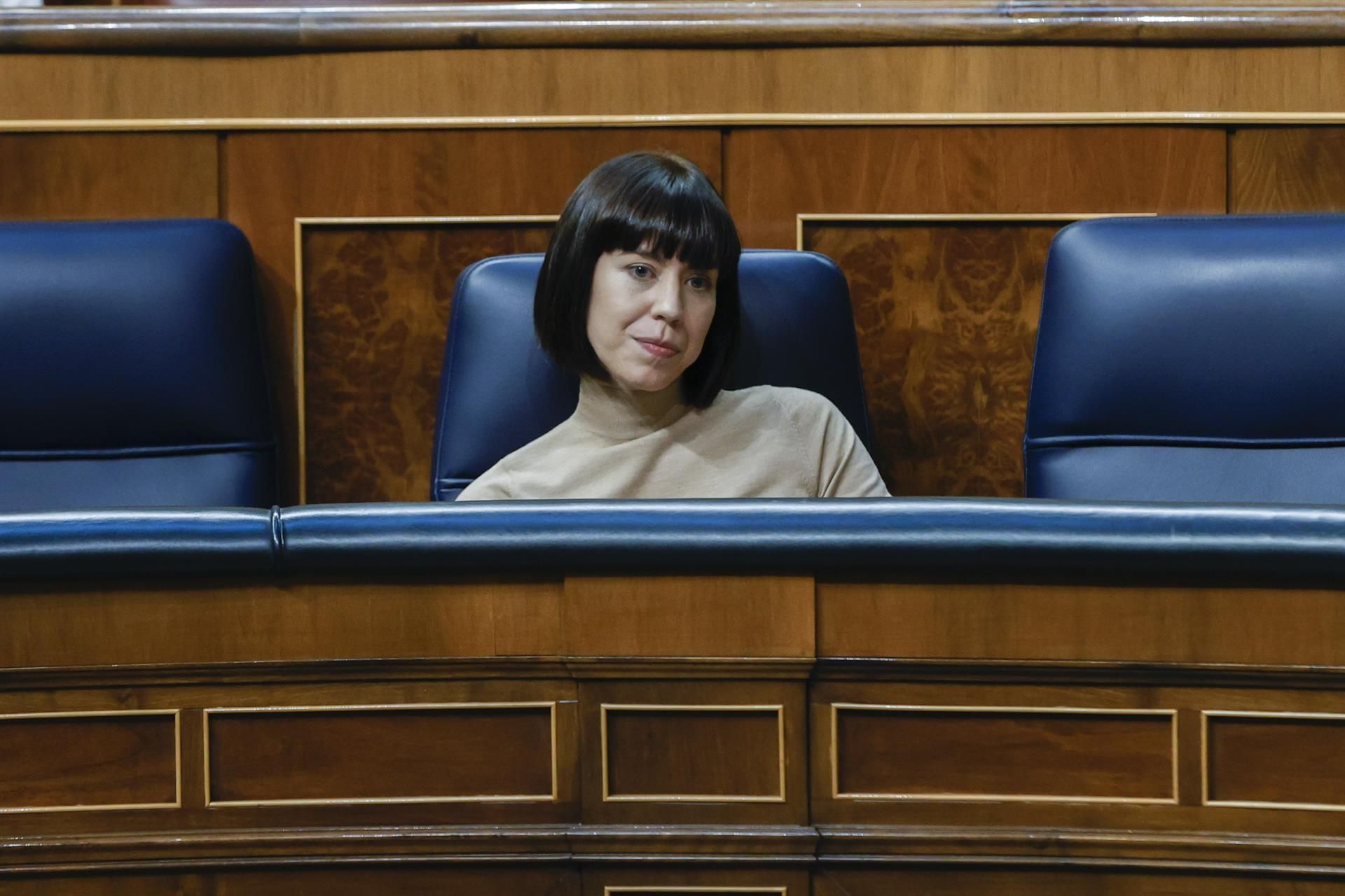 La  ministra de Ciencia e Innovación, Diana Morant, durante el pleno celebrado este jueves en el Congreso. EFE/J.J. Guillén
