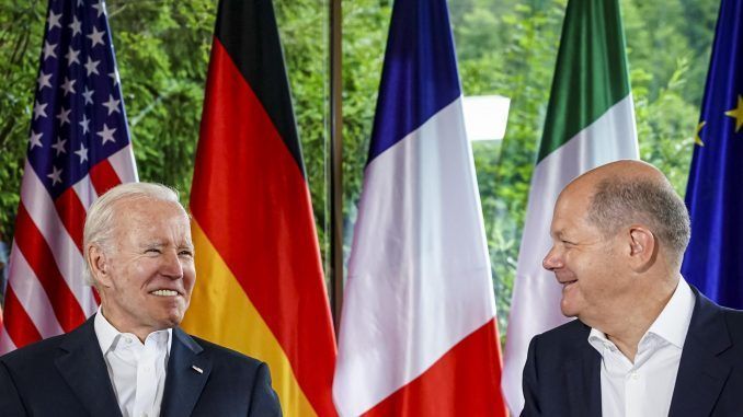 El presidente de Estados Unidos, Joe Biden, y el el canciller alemán, Olaf Scholz. EFE/EPA/CLEMENS BILAN / POOL
