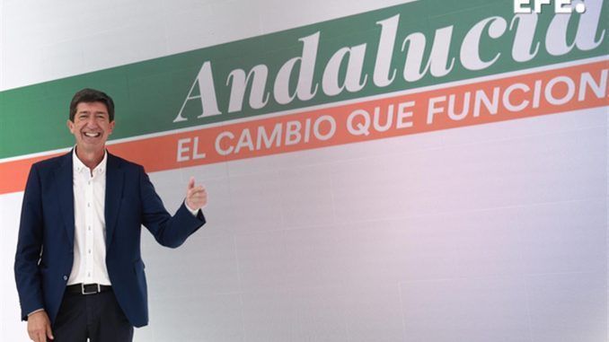 El candidato de Ciudadanos (Cs) a la Presidencia de la Junta de Andalucía y vicepresidente del gobierno andaluz, Juan Marín, posa este viernes para los medios de comunicación en la sede nacional del partido en Madrid. EFE/ Víctor Lerena