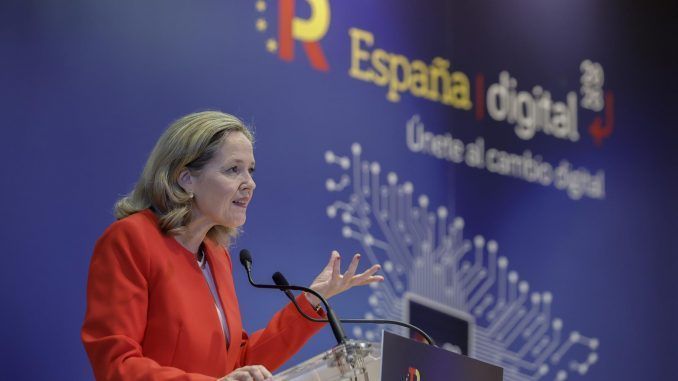 La vicepresidenta primera y ministra de Asuntos Económicos y Transformación Digital, Nadia Calviño, inaugura el acto España Digital 2026, este viernes en la sede del ministerio de Economía. EFE/Emilio Naranjo
