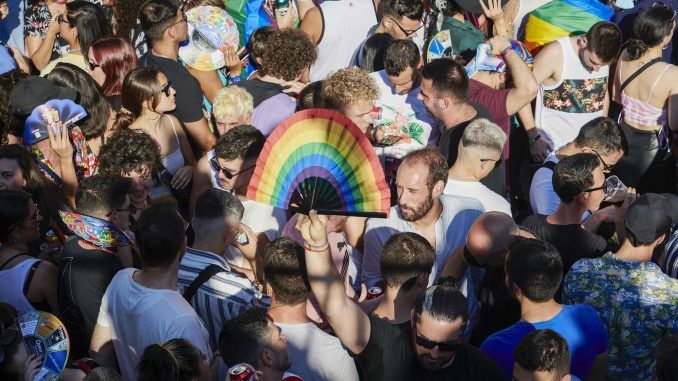 Foto de archivo del pasado 6 de julio de 2022, en Madrid, momentos antes del pregón del Orgullo 2022, con el que arrancaron las celebraciones. EFE/ Luca Piergiovanni
