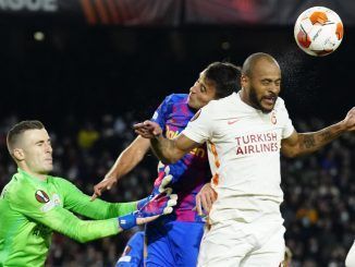 El brasileño Marcao (d), en un partido de la Liga de Campeones con el Galatasaray frente al Barcelona. EFE/Enric Fontcuberta/ARCHIVO
