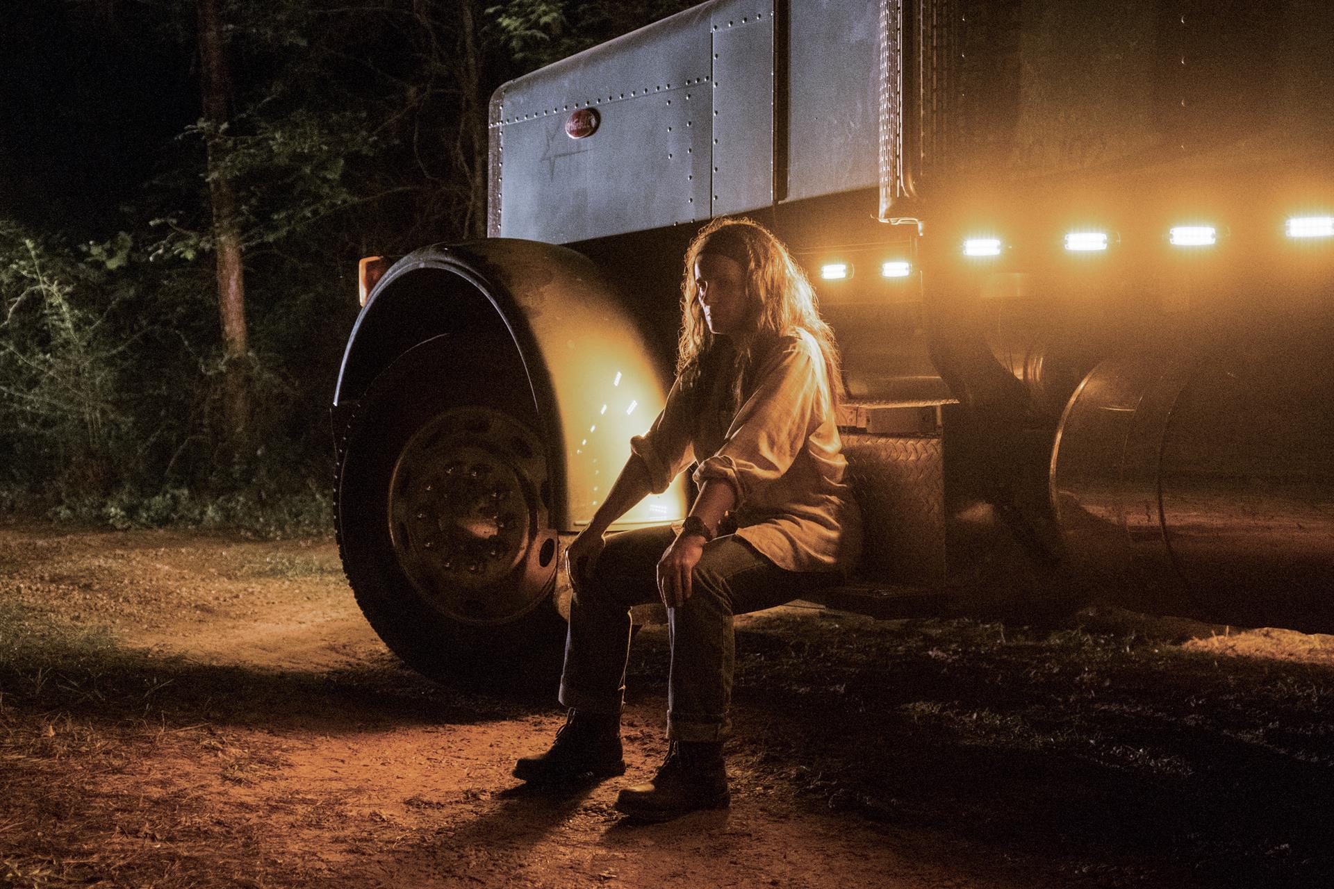 Fotograma cedido hoy por Lionsgate donde aparece Juliette Binoche como Sally durante una escena de la película "Paradise Highway", que se estrena en Estados Unidos el 29 de julio. EFE/Lionsgate / Nick Burchell
