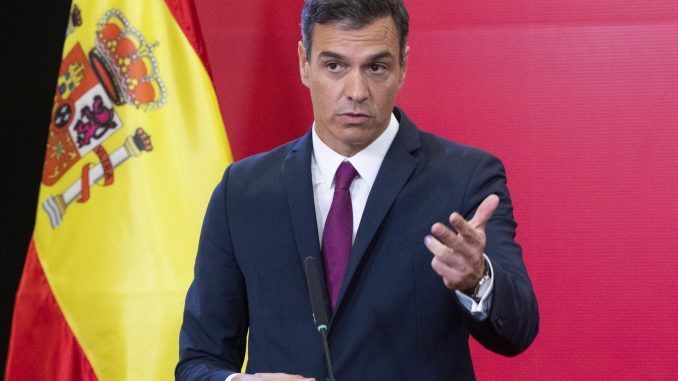 El presidente del Gobierno español, Pedro Sánchez, en una rueda de prensa en Macedonia del Norte. EFE/EPA/GEORGI LICOVSKI
