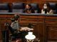 Foto de archivo (14/10/2021).- La ministra de Igualdad, Irene Montero conversa con el portavoz de Unidas Podemos, Pablo Echenique en presencia de la ministra de Derechos Sociales, Ione Belarra (d) durante la sesión plenaria celebrada en el Congreso de los Diputados. EFE/Javier Lizón