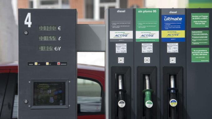 Surtidores de una gasolinera española. EFE/David Arquimbau