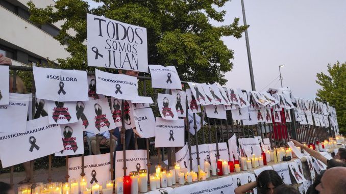 Homenaje en recuerdo del joven fallecido en Íllora . EFE/Salva Rodríguez
