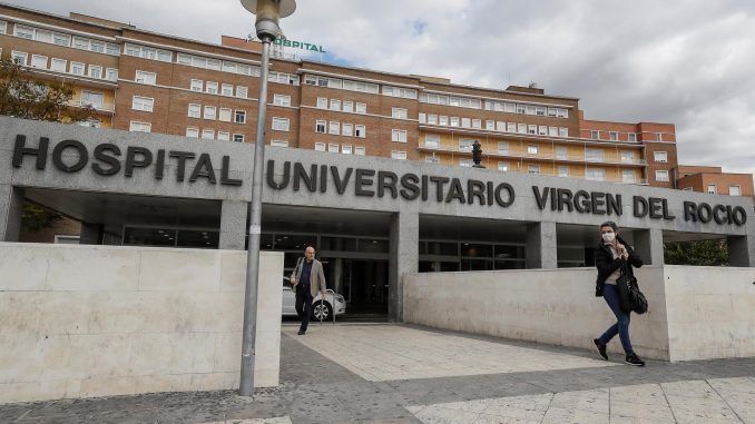Entrada principal del Hospital Universitario Vírgen del Rocío de Sevilla EFE/ Jose Manuel Vidal