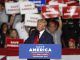 El expresidente estadounidense Donald Trump habla durante un mitin de Save America en el Covelli Center en Youngstown, Ohio, EE.UU., en una fotografía de archivo. (Estados Unidos) EFE/EPA/David Maxwell