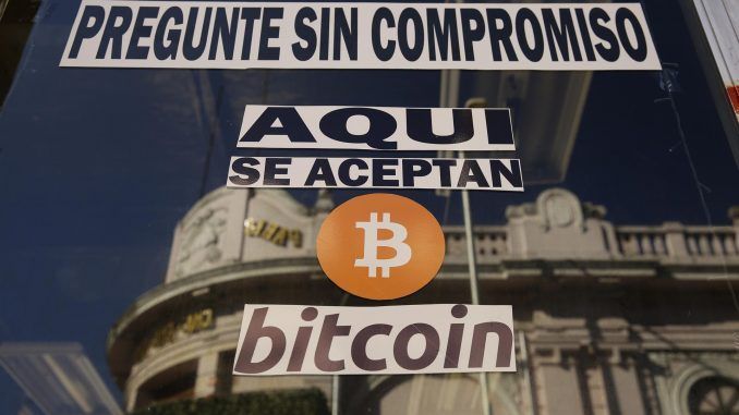 Imagen de un almacén que acepta criptomonedas como medio de pago. EFE/Archivo
