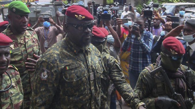 Imagen de Archivo del coronel Mamadi Doumbouya que preside la junta militar que dirige Guinea-Conakri.
EFE/EPA/STR
