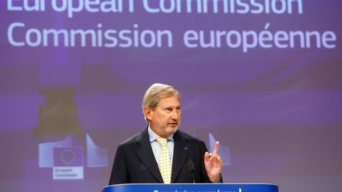 El comisario europeo de Presupuestos, Johannes Hahn. EFE/EPA/STEPHANIE LECOCQ
