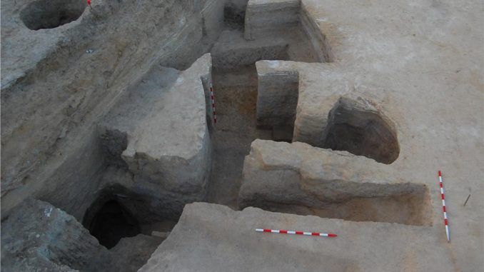 Vista de una mina o viaje de agua de la época romana, el primer ejemplo que se documenta en la Comunidad de Madrid, descubierto durante las excavaciones arqueológicas desarrolladas en los terrenos de la antigua cárcel de Carabanchel y el parque Eugenia de Montijo de Madrid. EFE/Consejería de Cultura, Turismo y Deporte de la Comunidad de Madrid
