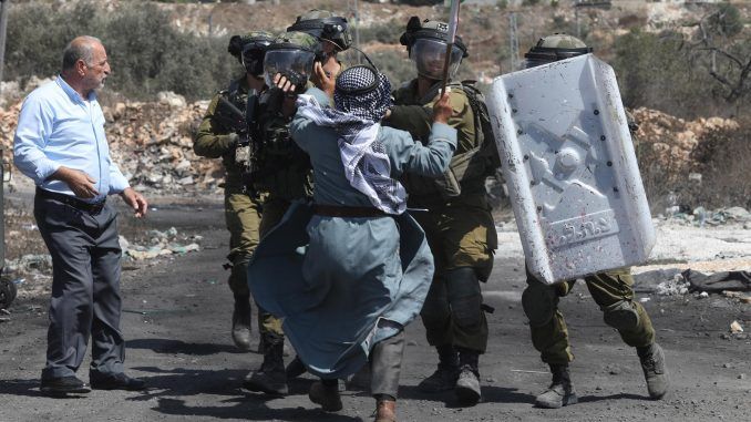 Cisjordania vive desde hace semanas un importante repunte de la violencia, en medio de incesantes redadas israelíes en ese territorio y un aumento de ataques palestinos contra objetivos militares o colonos israelíes. Fotografía de archivo. EFE/EPA/ALAA BADARNEH
