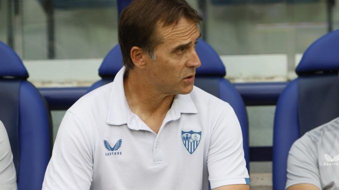 El entrenador del Sevilla Julen Lopetegui, durante el partido de la jornada 6 de LaLiga Santander en el estadio Ciutat de Valencia.- EFE/Domenech Castelló
