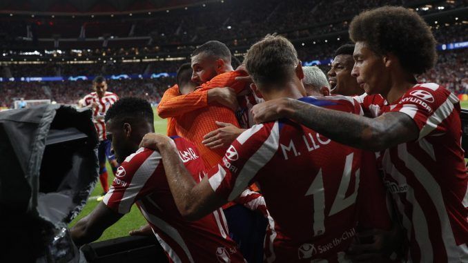 Los jugadores del Atlético de Madrid celebran el segundo gol del equipo ante el FC Oporto, durante el partido correspondiente al grupo B de la Liga de Campeones de la UEFA que Atlético de Madrid y FC Oporto disputan en el estadio Cívitas Metropolitano de Madrid. EFE/Rodrigo Jimenez
