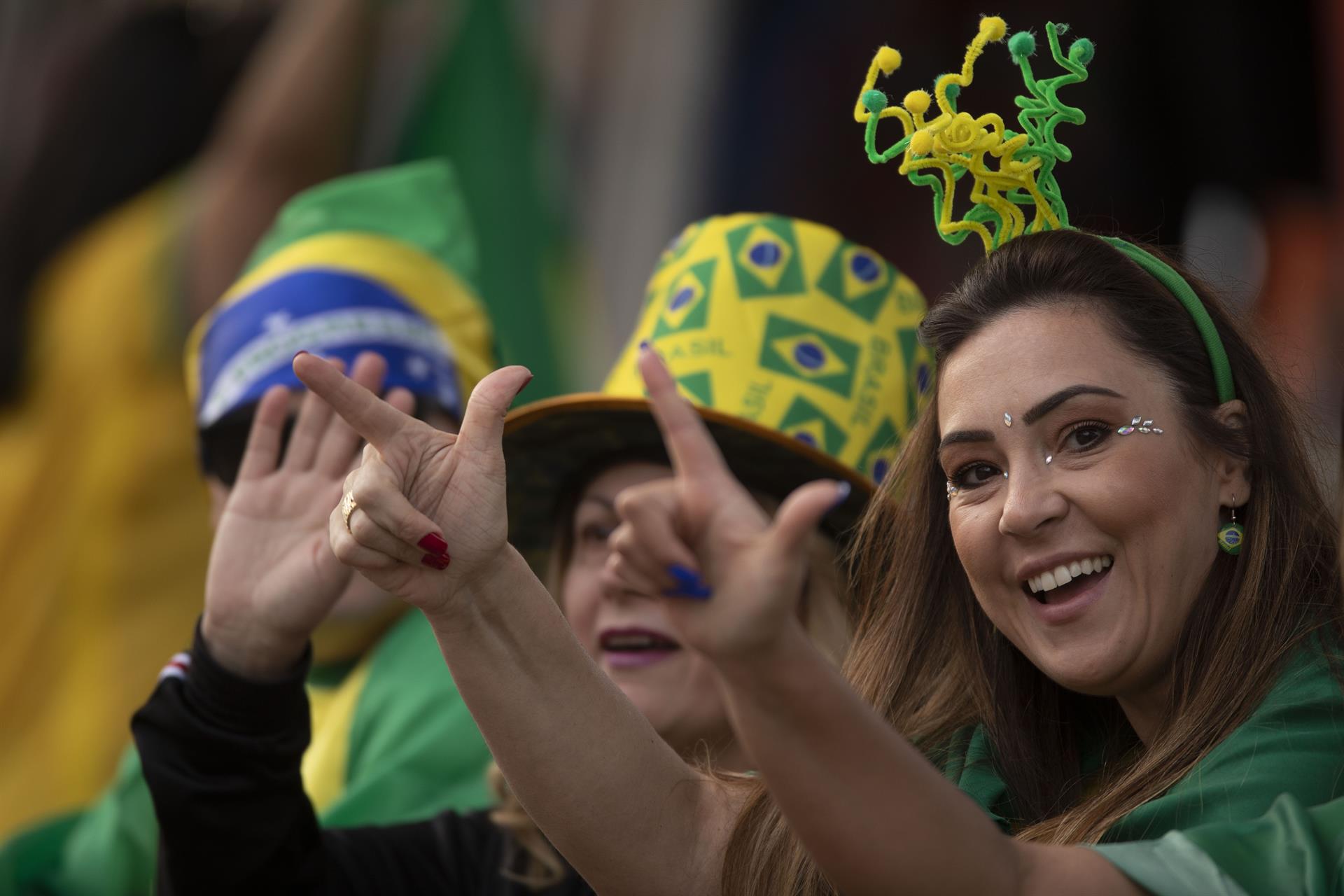 Simpatizantes del presidente de Brasil, Jair Bolsonaro, participan hoy durante el desfile de celebración del Bicentenario de la Independencia de Brasil en Brasilia (Brasil). EFE/Joedson Alves
