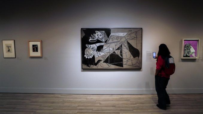 La Fundación Mapfre abre las puertas de la primera exposición dedicada al Año Picasso con "Julio González, Pablo Picasso y la desmaterialización de la escultura". En la imagen, la obra "Madre con niño muerto (II). Proscripto de 'Guernica' , de Pablo Picasso". EFE/ Luis Millán
