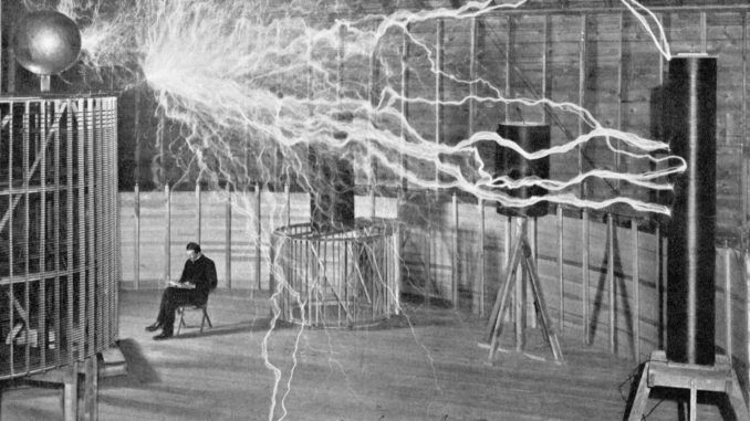 Nikola Tesla en su laboratorio de Palm Springs. EFE/Getty Images/Fundación La Caixa
