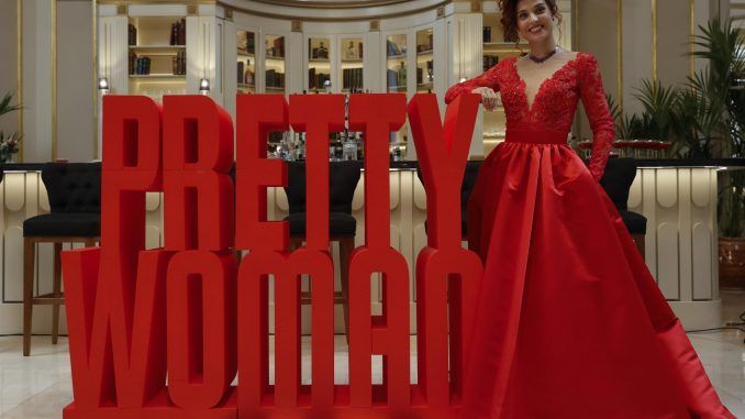 La actriz Cristina Llorente en el papel de Vivian (Julia Roberts en la película), es una de las protagonistas del musical basado en la película "Pretty Woman" que se estrena por primera vez en España este septiembre, en el Teatro Apolo de Barcelona. EFE/Toni Albir
